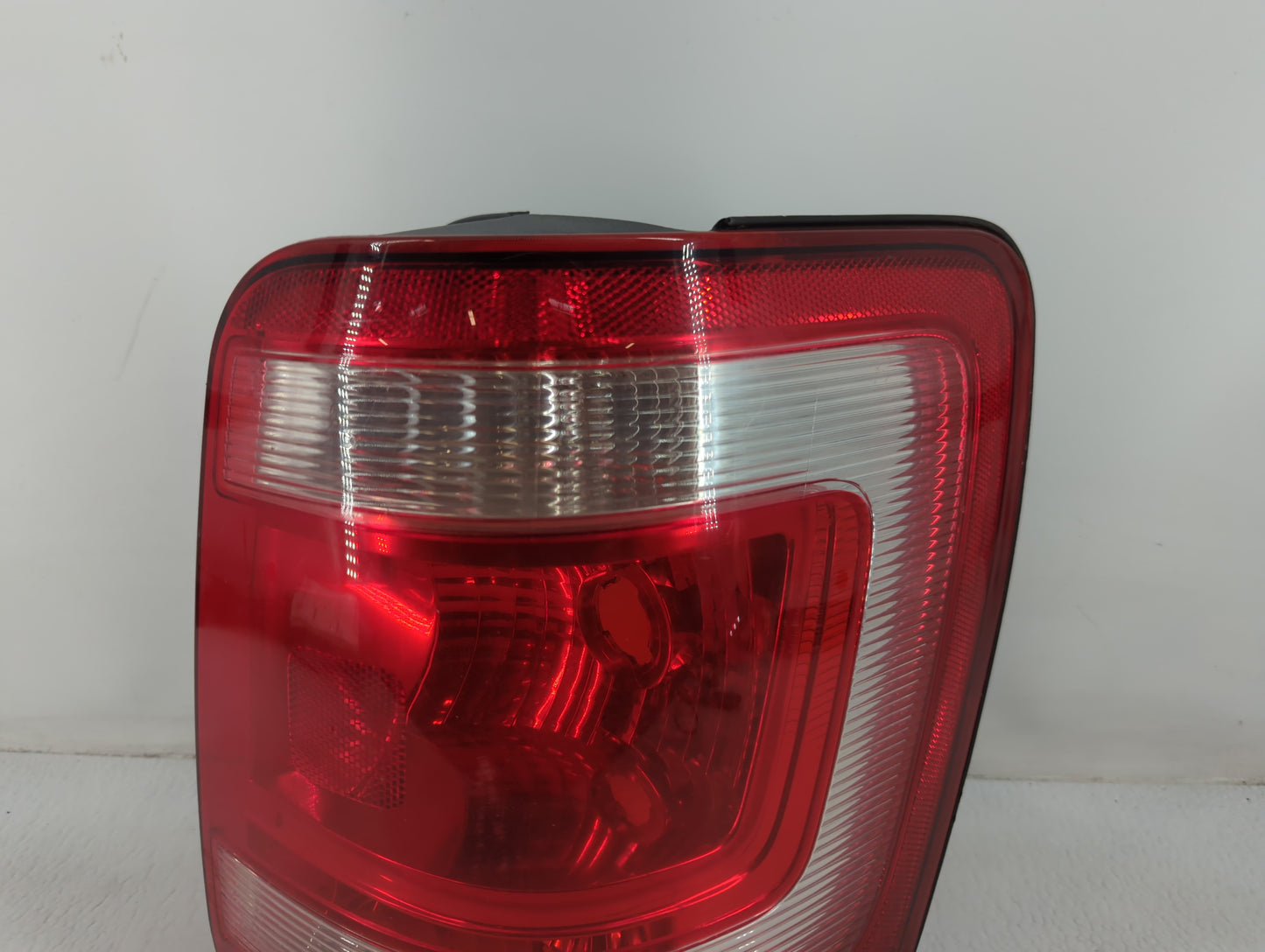 2008-2012 Ford Escape Tail Light Assembly Passenger Right OEM P/N:9L84-13B504-A Fits Fits 2008 2009 2010 2011 2012 OEM Used Auto Parts - Oemusedautoparts1.com