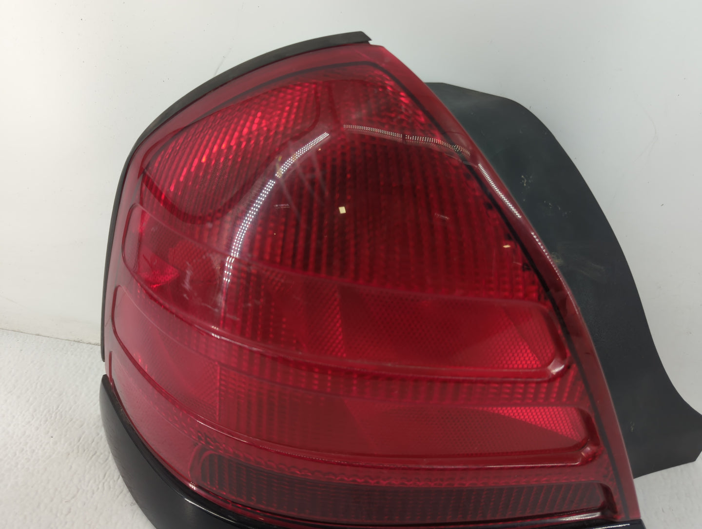 2011 Chrysler Town & Country Tail Light Assembly Driver Left OEM P/N:9705BR2428 Fits OEM Used Auto Parts - Oemusedautoparts1.com