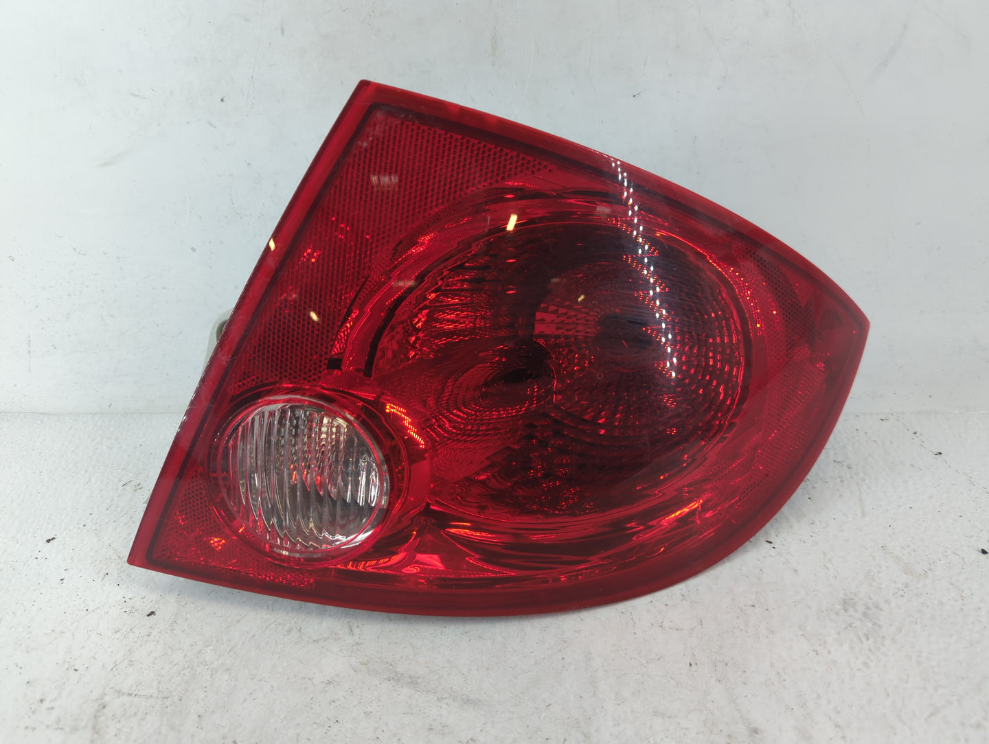 2005-2010 Chevrolet Cobalt Tail Light Assembly Passenger Right OEM P/N:20868642 100417123359 Fits OEM Used Auto Parts - Oemusedautoparts1.com