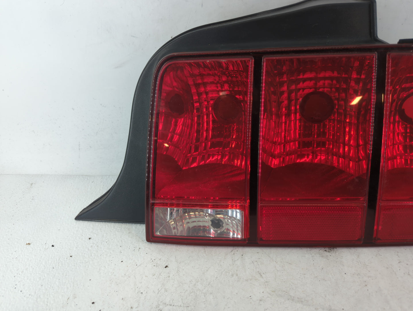 2005-2009 Ford Mustang Tail Light Assembly Passenger Right OEM Fits Fits 2005 2006 2007 2008 2009 OEM Used Auto Parts - Oemusedautoparts1.com