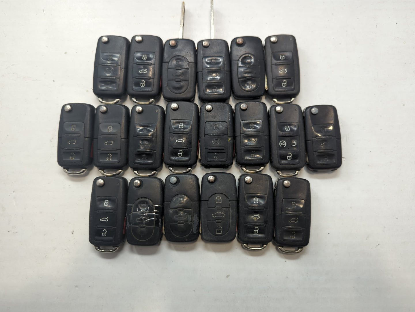 Lot of 20 Volkswagen Keyless Entry Remote Fob NBG8137T | NBG735868T - Oemusedautoparts1.com