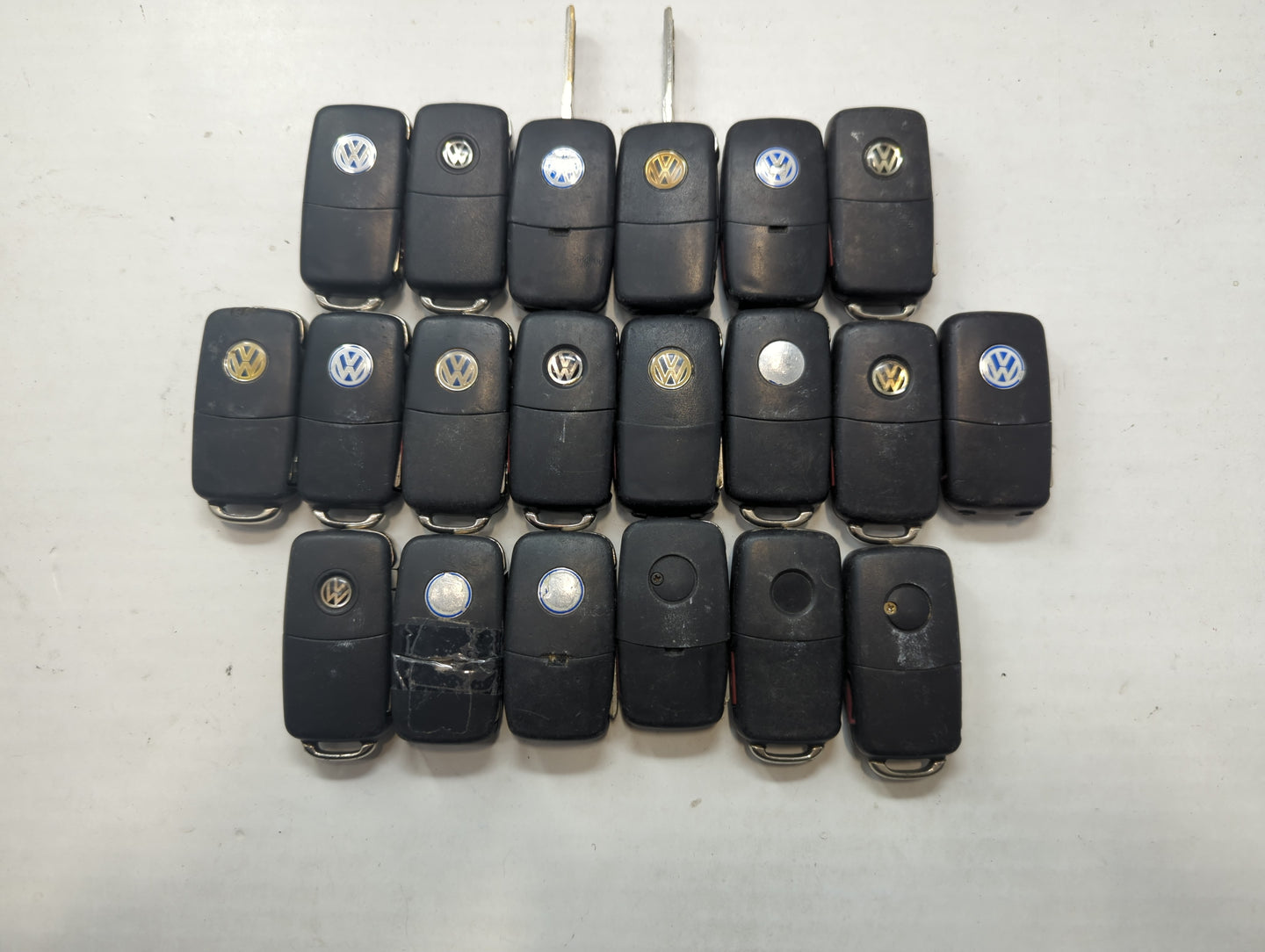 Lot of 20 Volkswagen Keyless Entry Remote Fob NBG8137T | NBG735868T - Oemusedautoparts1.com