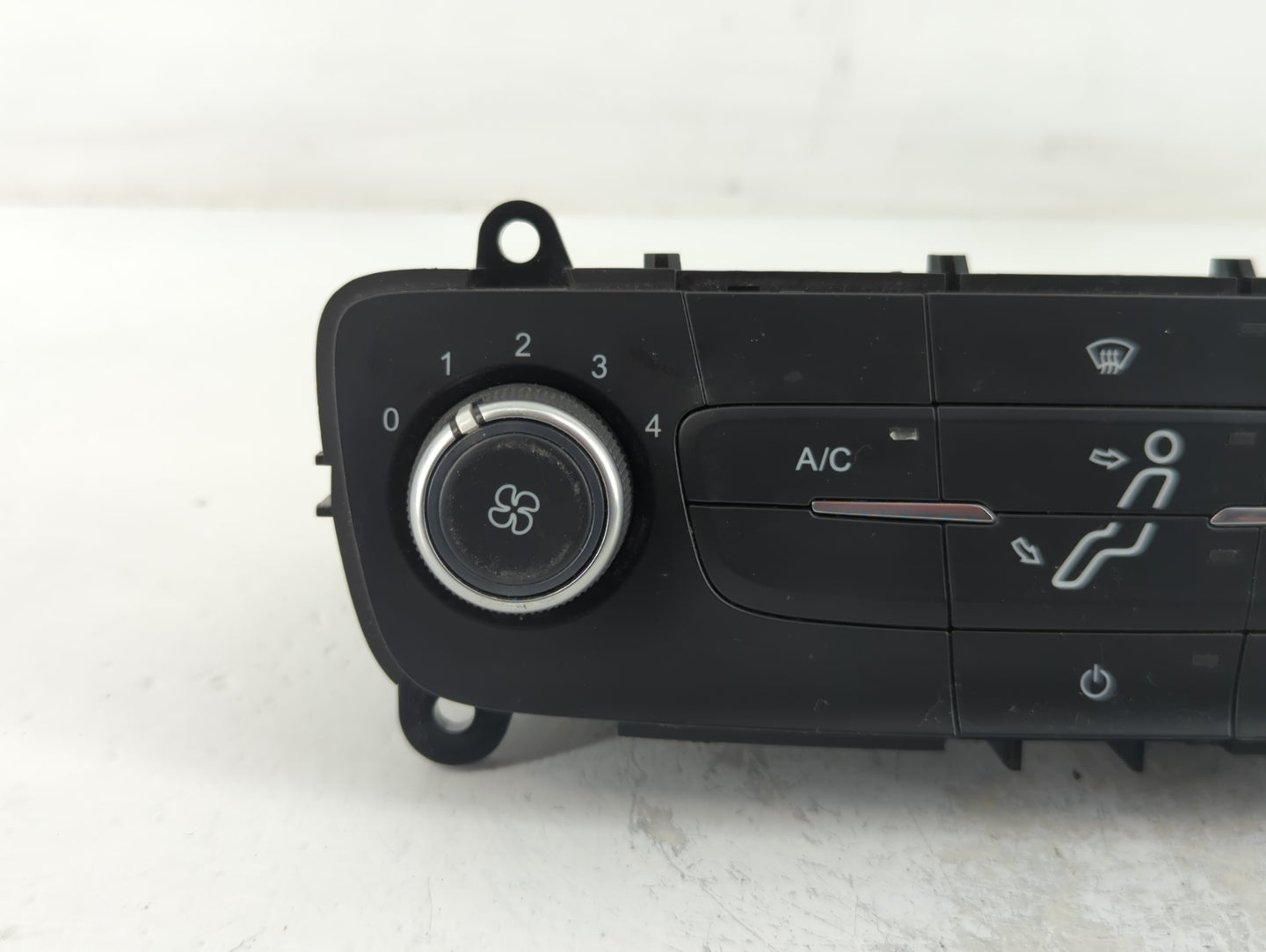 2015-2018 Ford Focus Climate Control Module Temperature AC/Heater Replacement P/N:F1ET-19980-JJ Fits Fits 2015 2016 2017 2018 OEM Used Auto Parts - Oemusedautoparts1.com