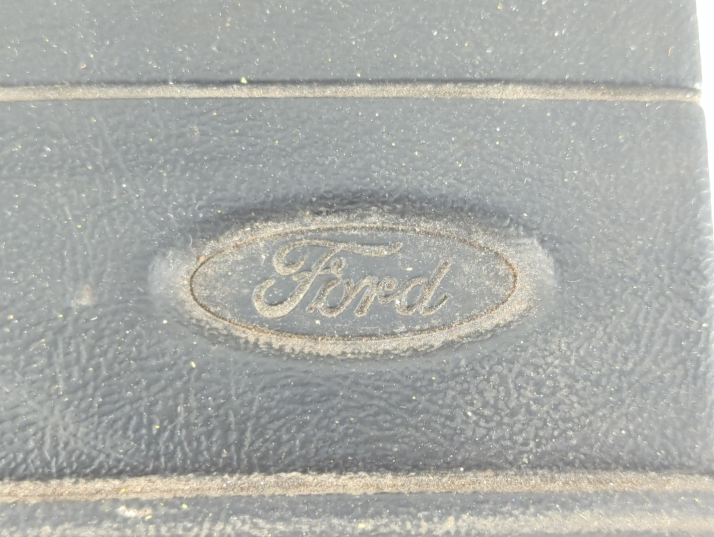 1995-1996 Ford Bronco Air Bag Passenger Right Knee OEM P/N:F6TB-15043B13-AAJ Fits Fits 1995 1996 1997 OEM Used Auto Parts - Oemusedautoparts1.com