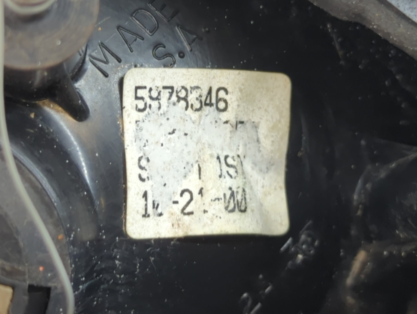 2000-2002 Chevrolet Cavalier Tail Light Assembly Passenger Right OEM P/N:5978346 Fits Fits 2000 2001 2002 OEM Used Auto Parts - Oemusedautoparts1.com