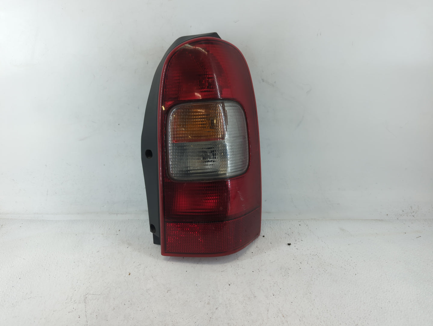 1997-2005 Chevrolet Venture Tail Light Assembly Passenger Right OEM P/N:10406612 Fits OEM Used Auto Parts - Oemusedautoparts1.com
