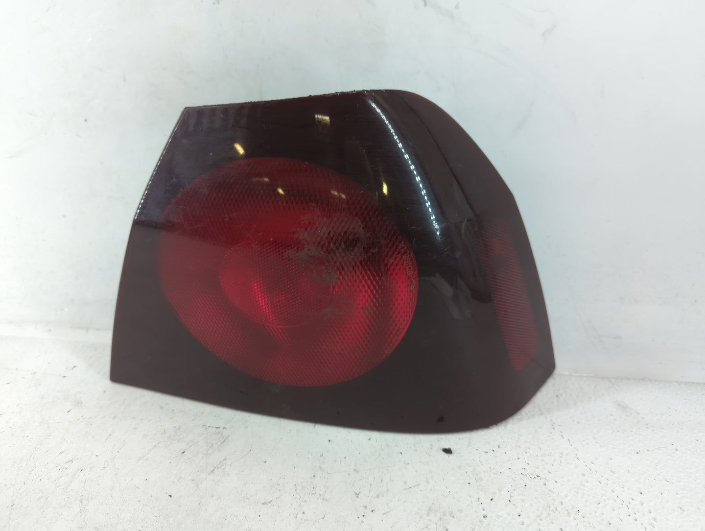 2002-2004 Chevrolet Impala Tail Light Assembly Passenger Right OEM P/N:16525262 Fits Fits 2002 2003 2004 OEM Used Auto Parts - Oemusedautoparts1.com