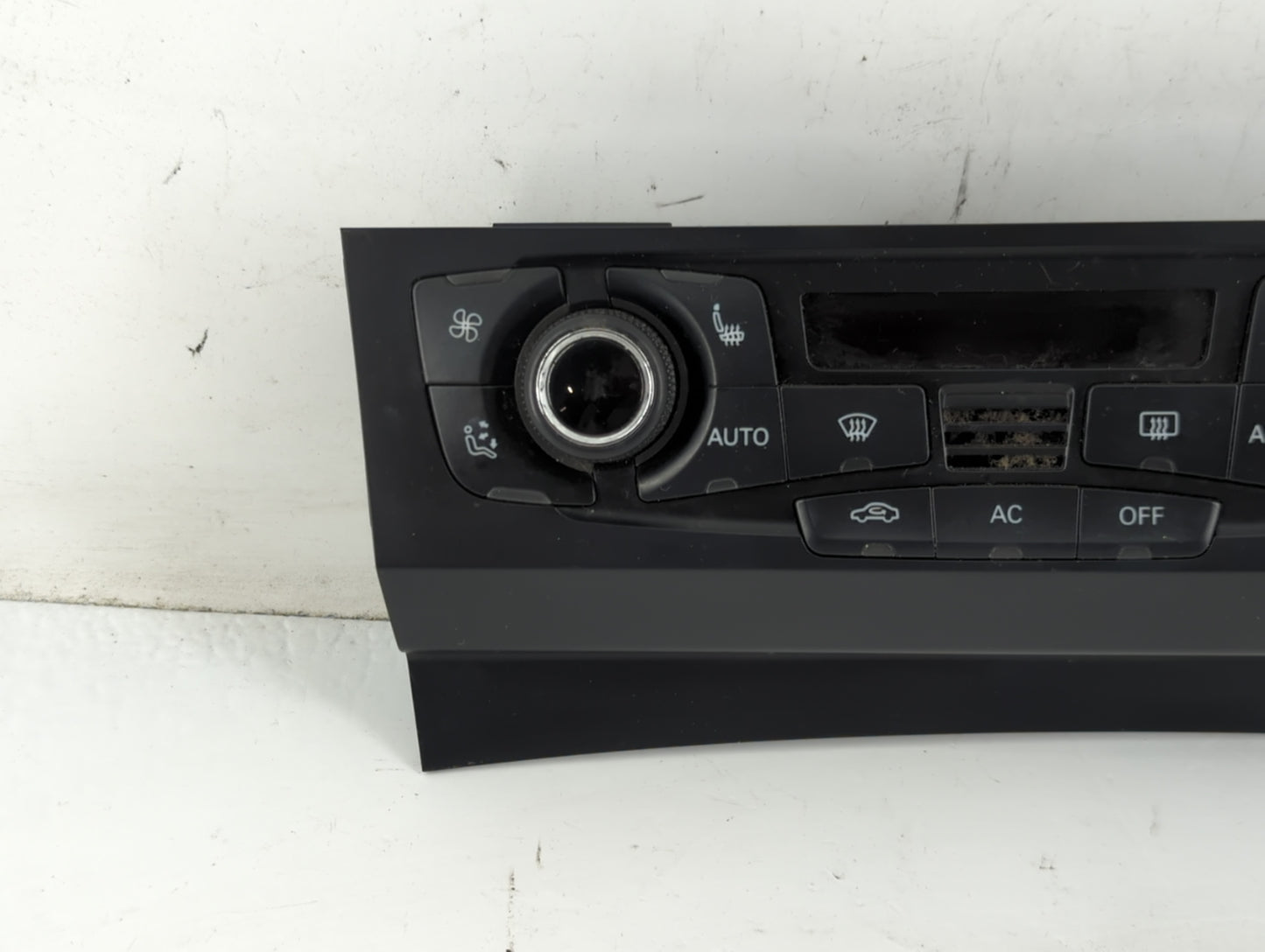 2009-2012 Audi A4 Climate Control Module Temperature AC/Heater Replacement P/N:8T1 820 043 AC Fits OEM Used Auto Parts - Oemusedautoparts1.com