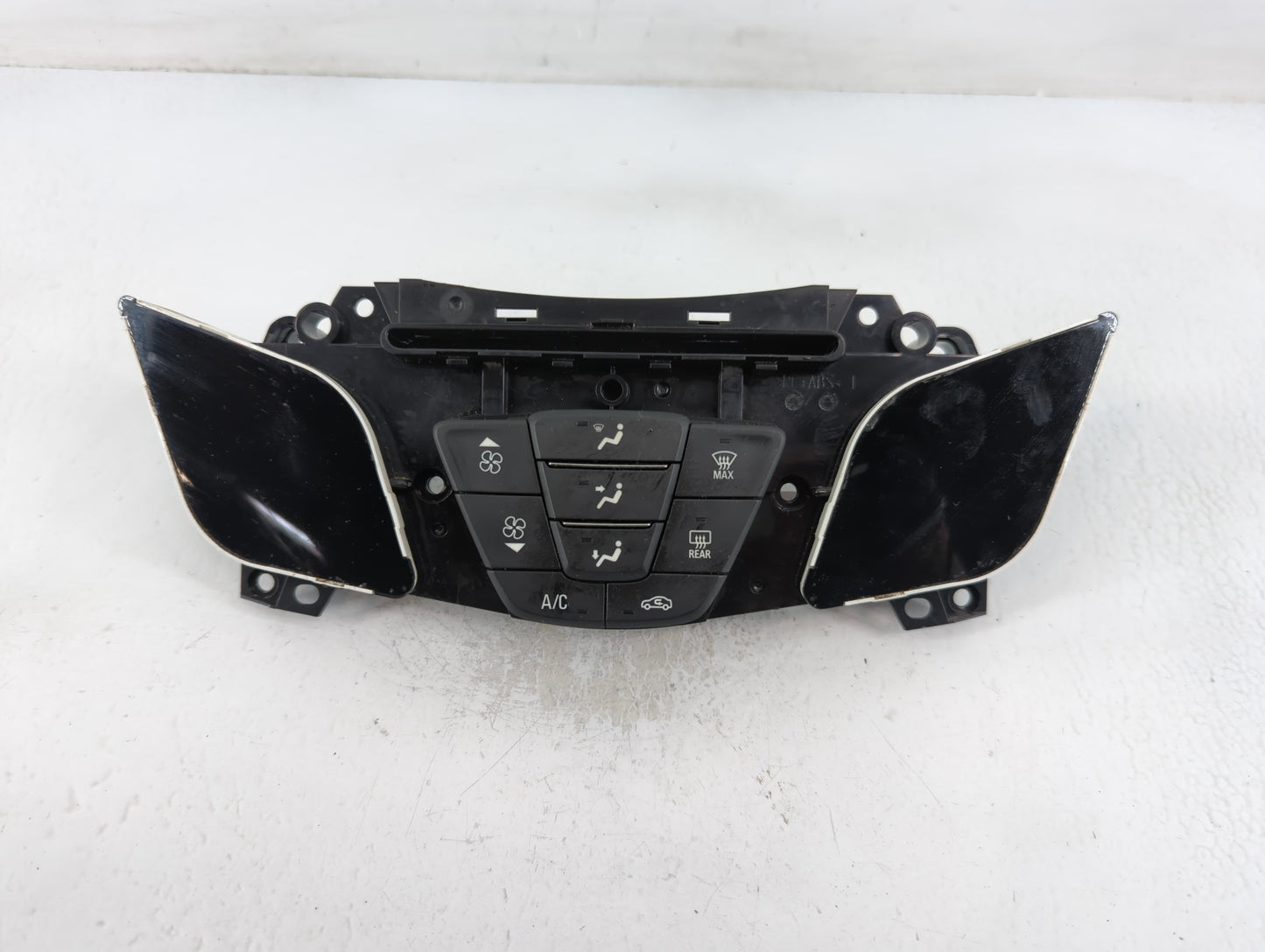 2014-2016 Buick Lacrosse Climate Control Module Temperature AC/Heater Replacement P/N:26679453 Fits Fits 2014 2015 2016 OEM Used Auto Parts - Oemusedautoparts1.com