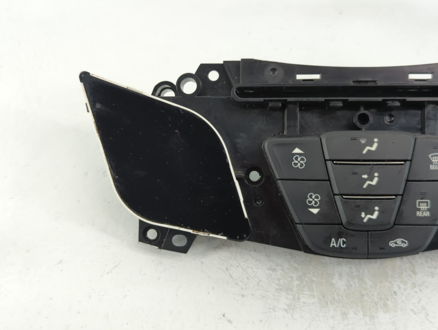 2014-2016 Buick Lacrosse Climate Control Module Temperature AC/Heater Replacement P/N:26679453 Fits Fits 2014 2015 2016 OEM Used Auto Parts - Oemusedautoparts1.com