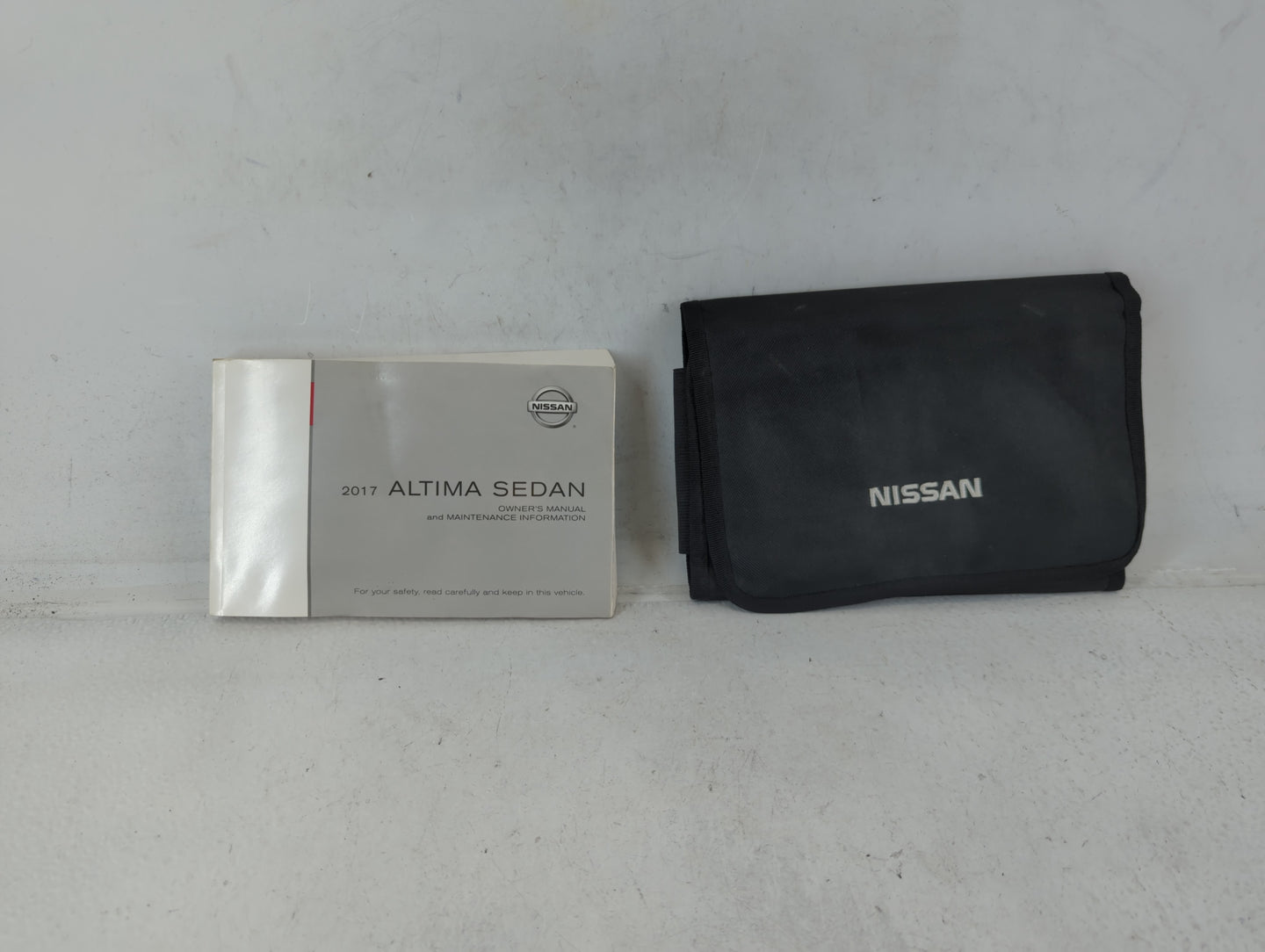 2017 Nissan Altima Owners Manual Book Guide P/N:OM17EA OL33U0 OEM Used Auto Parts - Oemusedautoparts1.com