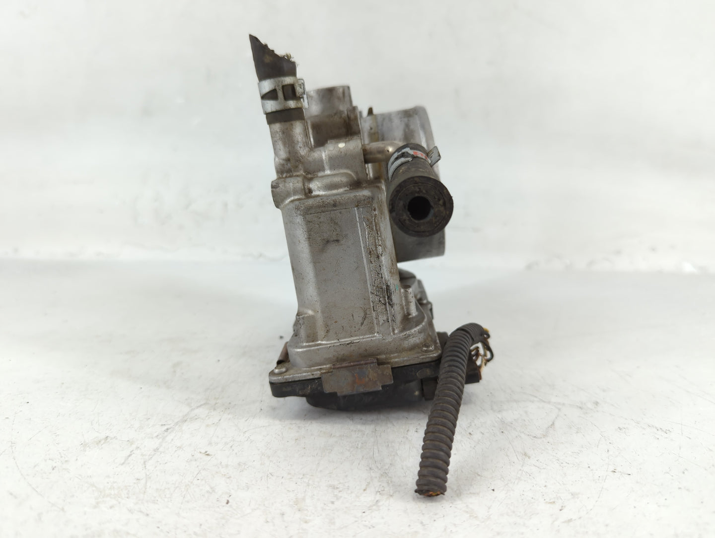 2004-2008 Toyota Solara Throttle Body P/N:6B1401485 22030-0A020 Fits Fits 2003 2004 2005 2006 2007 2008 2009 2010 OEM Used Auto Parts - Oemusedautoparts1.com