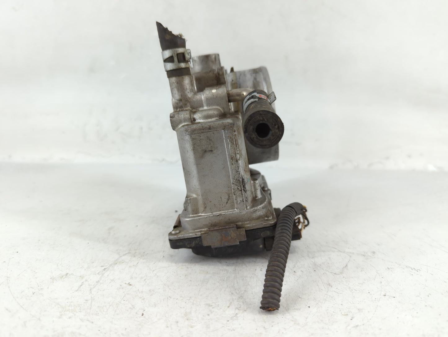 2004-2008 Toyota Solara Throttle Body P/N:6B1401485 22030-0A020 Fits Fits 2003 2004 2005 2006 2007 2008 2009 2010 OEM Used Auto Parts - Oemusedautoparts1.com
