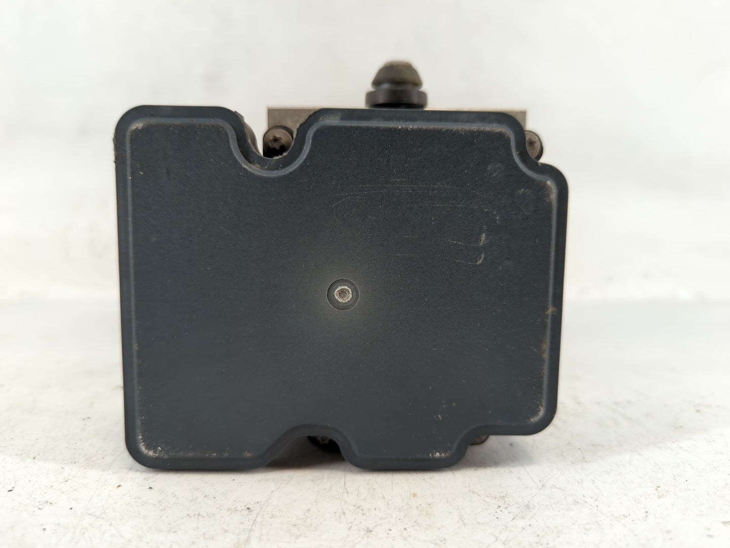 2015 Chrysler 200 ABS Pump Control Module Replacement P/N:P68232470AB Fits OEM Used Auto Parts - Oemusedautoparts1.com