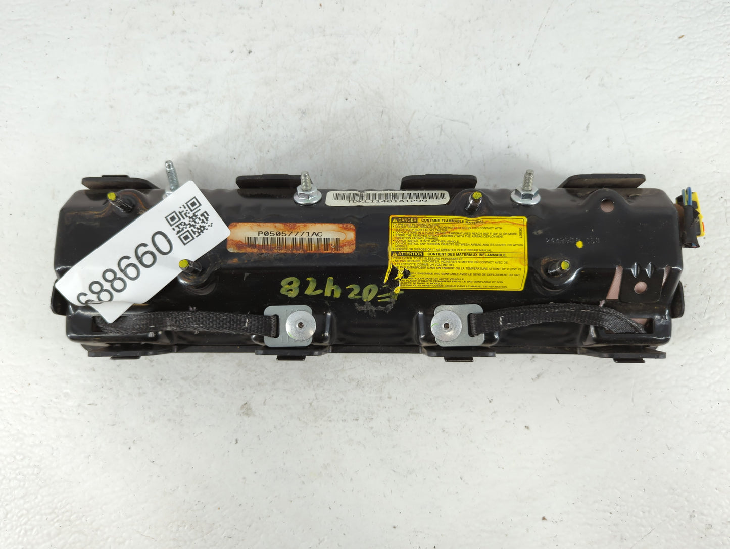 2011 Chrysler Town & Country Air Bag Driver Left Steering Wheel Mounted P/N:P05057771AC Fits OEM Used Auto Parts - Oemusedautoparts1.com