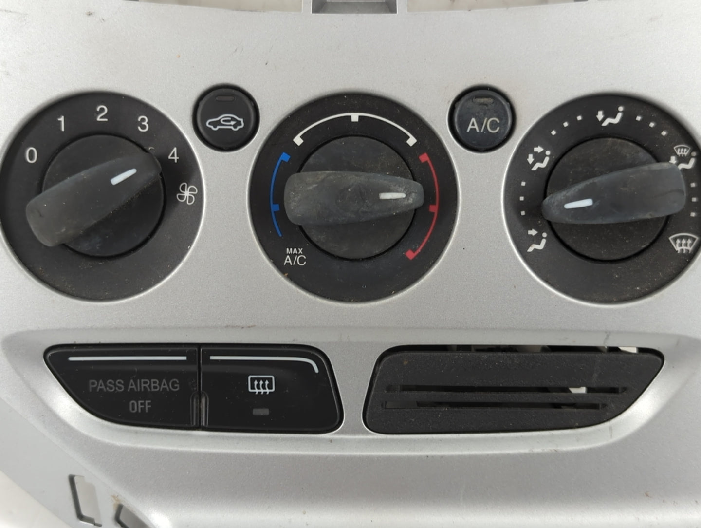 2013-2014 Ford Focus Climate Control Module Temperature AC/Heater Replacement P/N:CM5T-19980-AF Fits Fits 2013 2014 OEM Used Auto Parts - Oemusedautoparts1.com