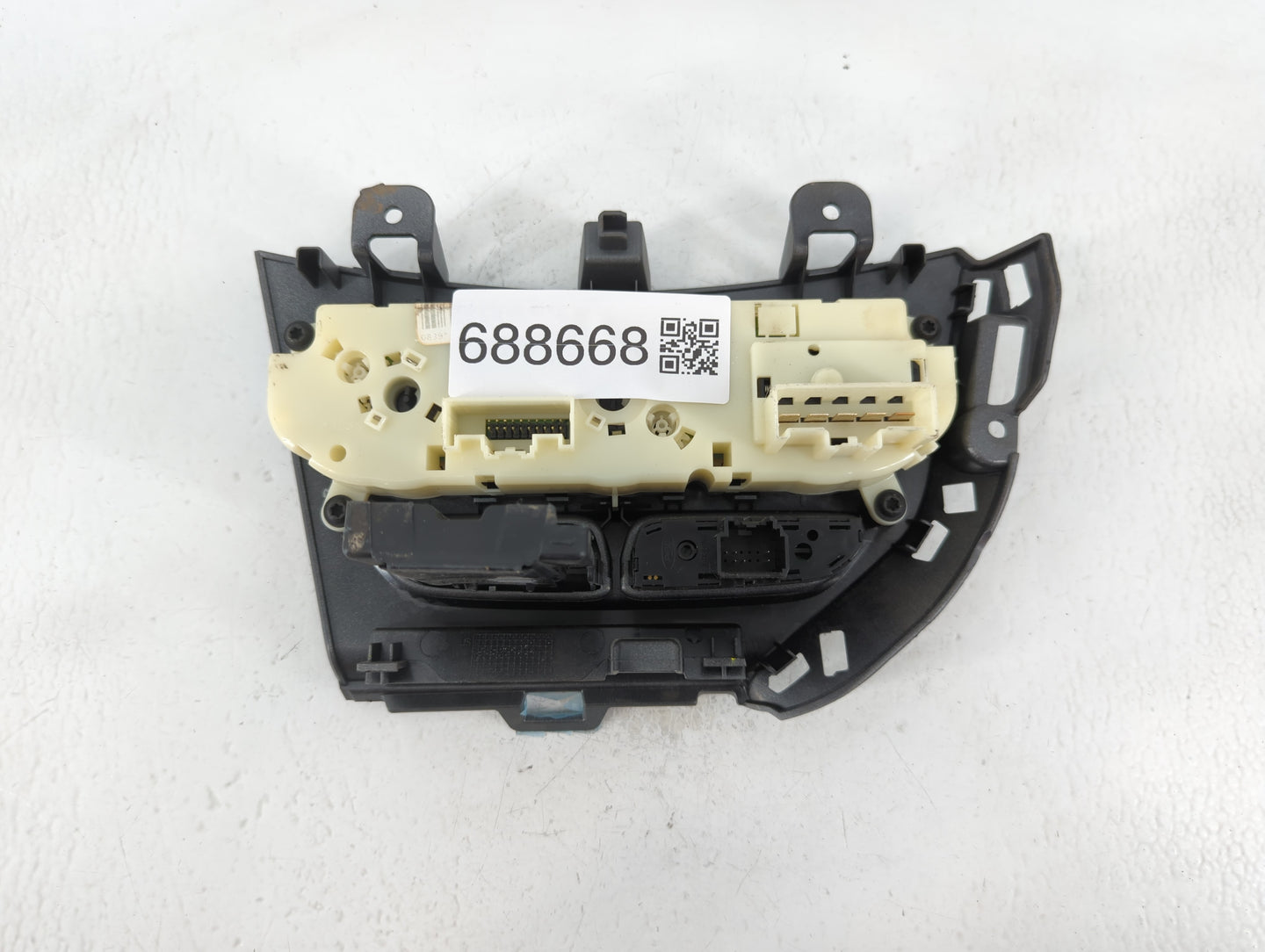 2013-2014 Ford Focus Climate Control Module Temperature AC/Heater Replacement P/N:CM5T-19980-AF Fits Fits 2013 2014 OEM Used Auto Parts - Oemusedautoparts1.com