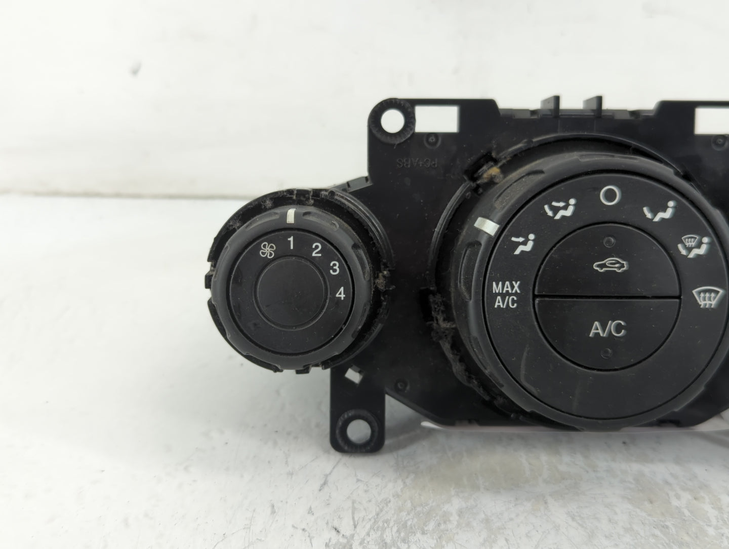 2019 Oldsmobile Fiesta Climate Control Module Temperature AC/Heater Replacement P/N:DSBT 19980 AF Fits OEM Used Auto Parts - Oemusedautoparts1.com
