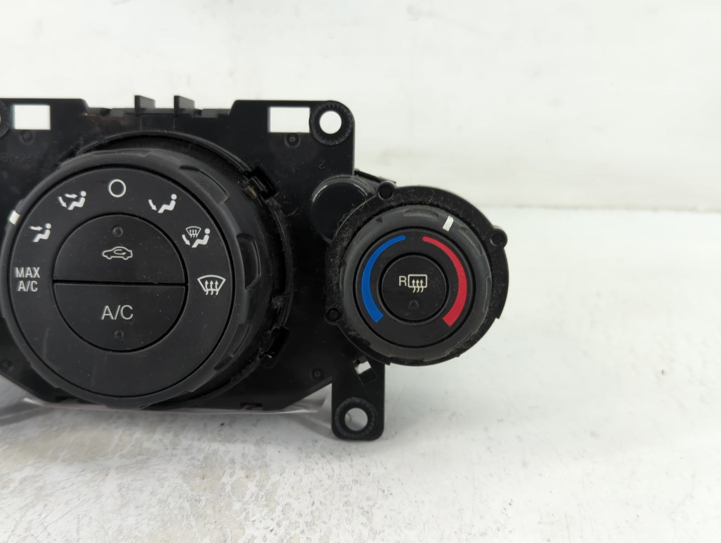 2019 Oldsmobile Fiesta Climate Control Module Temperature AC/Heater Replacement P/N:DSBT 19980 AF Fits OEM Used Auto Parts - Oemusedautoparts1.com