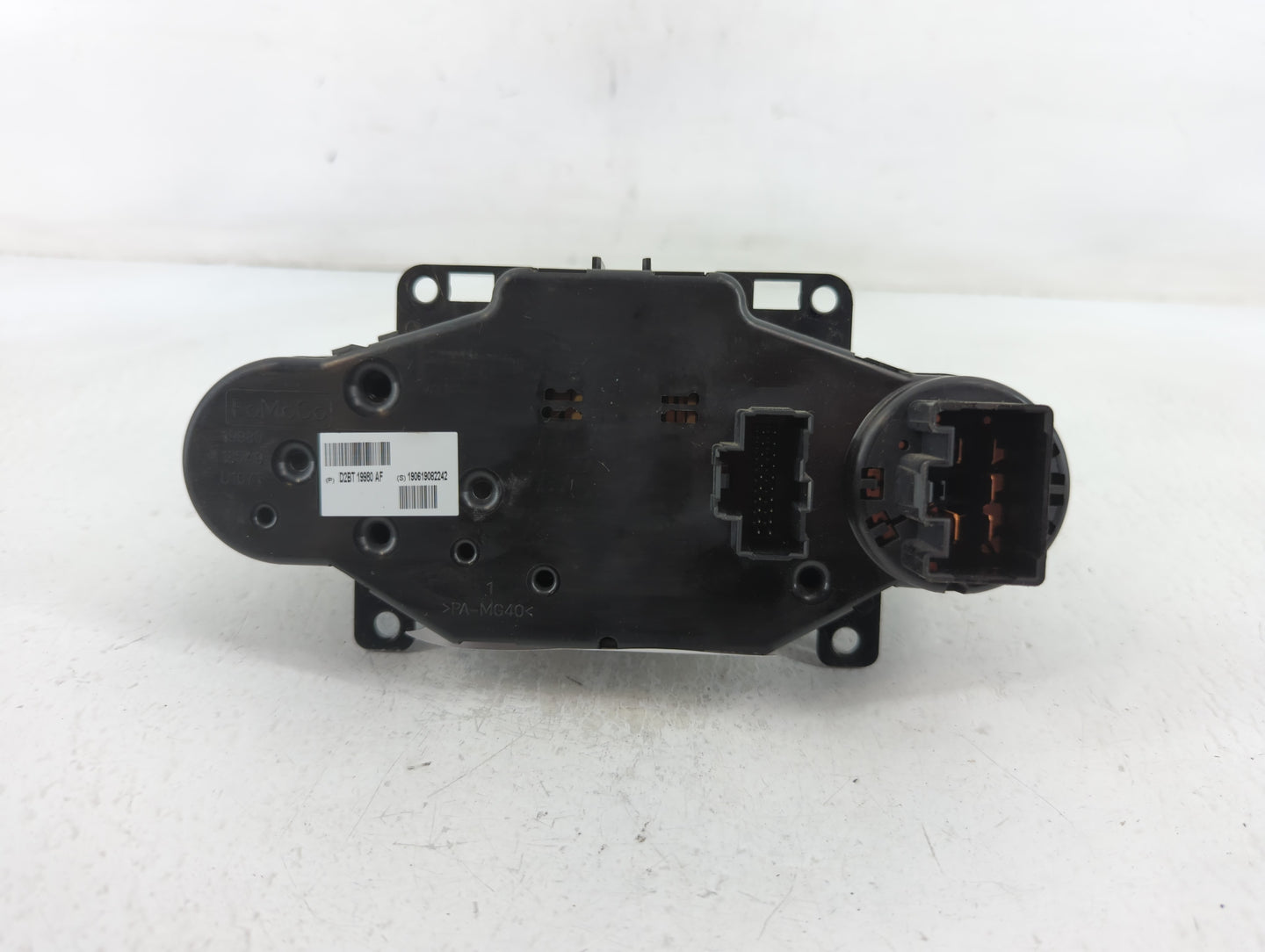 2019 Oldsmobile Fiesta Climate Control Module Temperature AC/Heater Replacement P/N:DSBT 19980 AF Fits OEM Used Auto Parts - Oemusedautoparts1.com