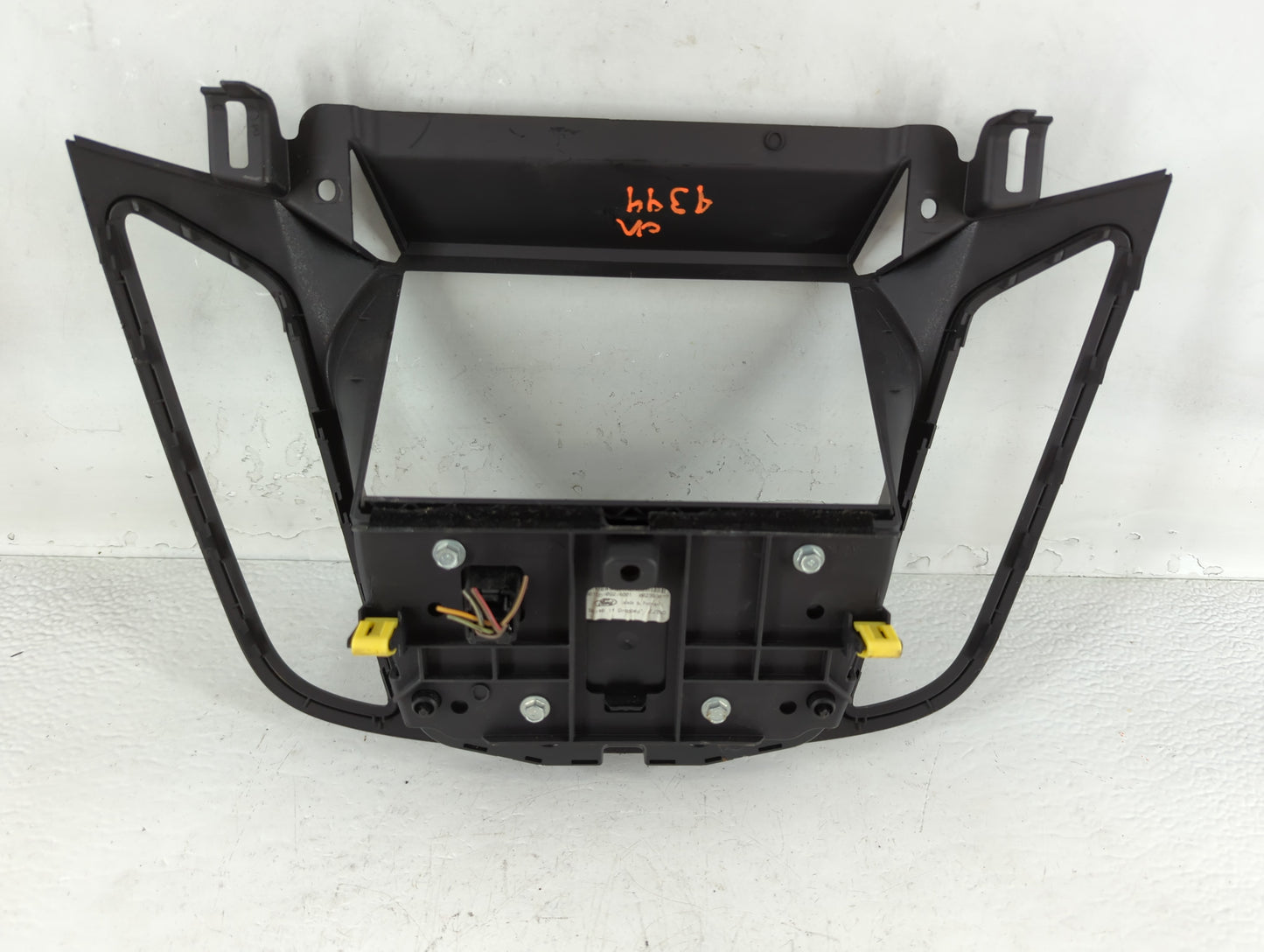 2017-2019 Ford Escape Radio AM FM Cd Player Receiver Replacement P/N:90156-092 Fits Fits 2017 2018 2019 OEM Used Auto Parts - Oemusedautoparts1.com