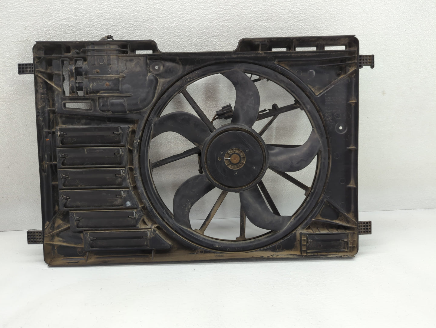 2013-2016 Ford Escape Left Radiator Fan Motor Assembly - Oemusedautoparts1.com