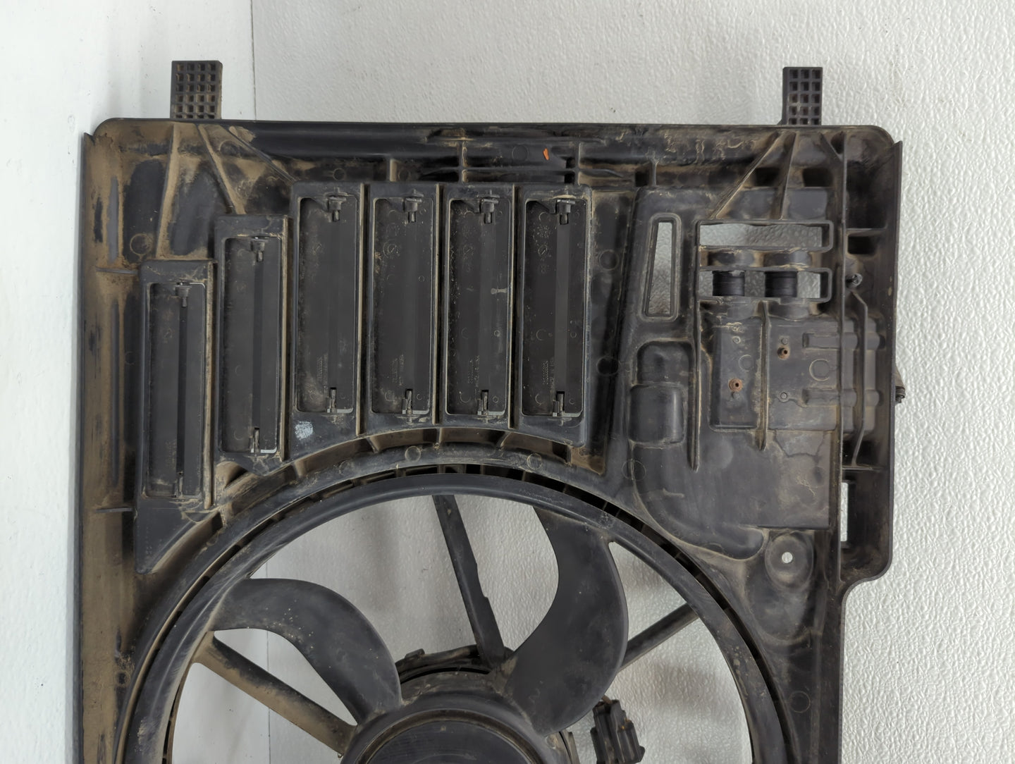 2013-2016 Ford Escape Left Radiator Fan Motor Assembly - Oemusedautoparts1.com