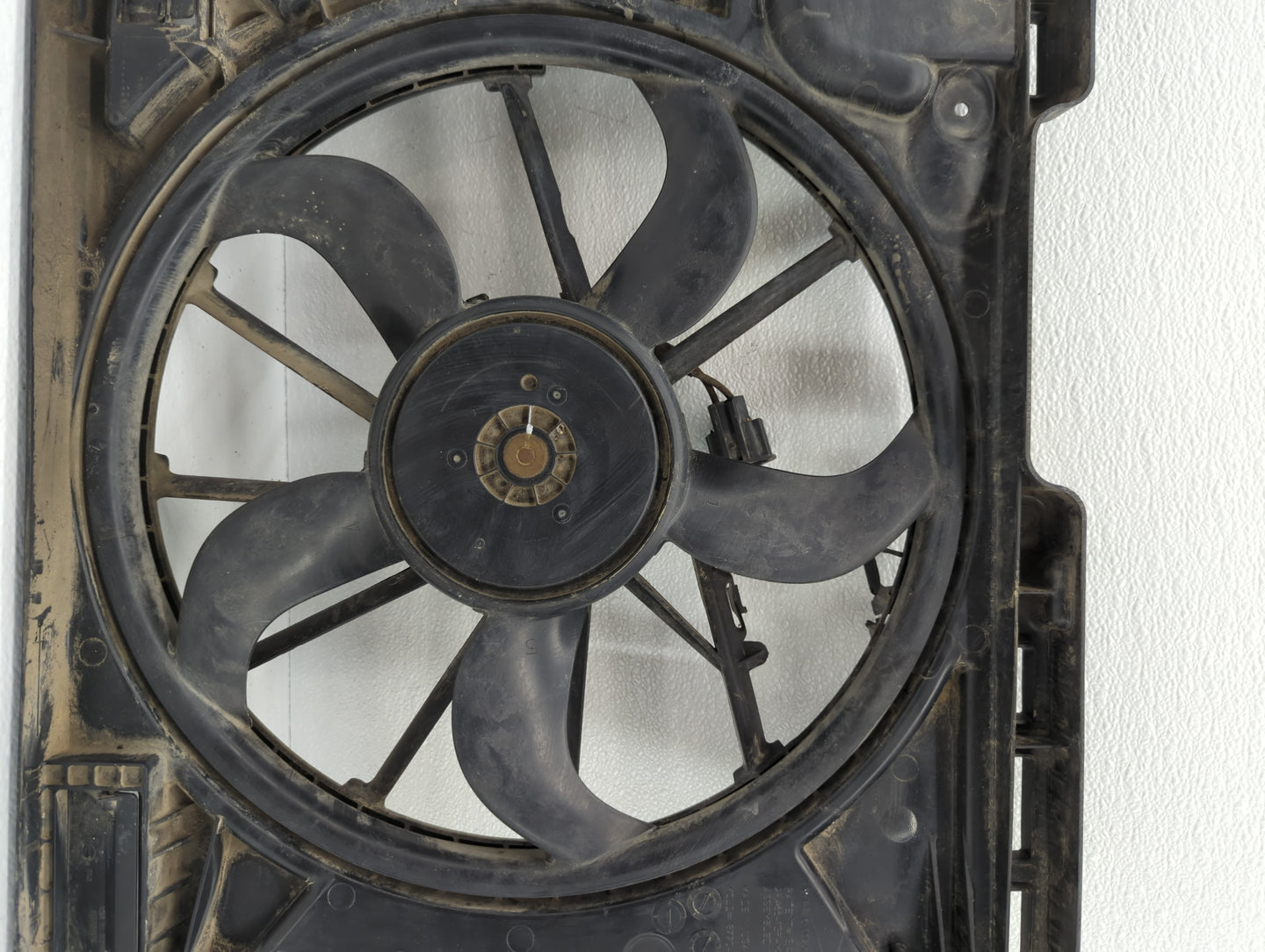 2013-2016 Ford Escape Left Radiator Fan Motor Assembly - Oemusedautoparts1.com