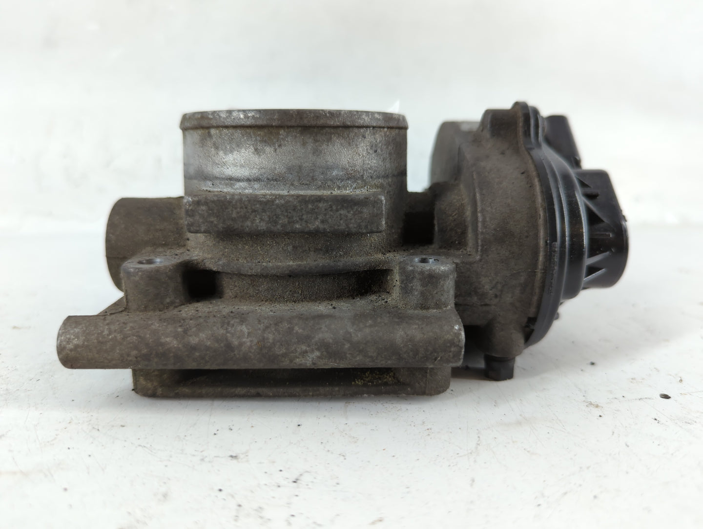 2003-2007 Ford Focus Throttle Body P/N:4F9U-9E928-AB Fits Fits 2003 2004 2005 2006 2007 OEM Used Auto Parts - Oemusedautoparts1.com