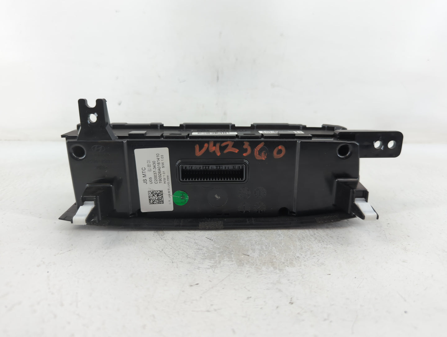 2019-2020 Hyundai Veloster Climate Control Module Temperature AC/Heater Replacement P/N:C20037-3430 JS MTC Fits Fits 2019 2020 OEM Used Auto Parts - Oemusedautoparts1.com