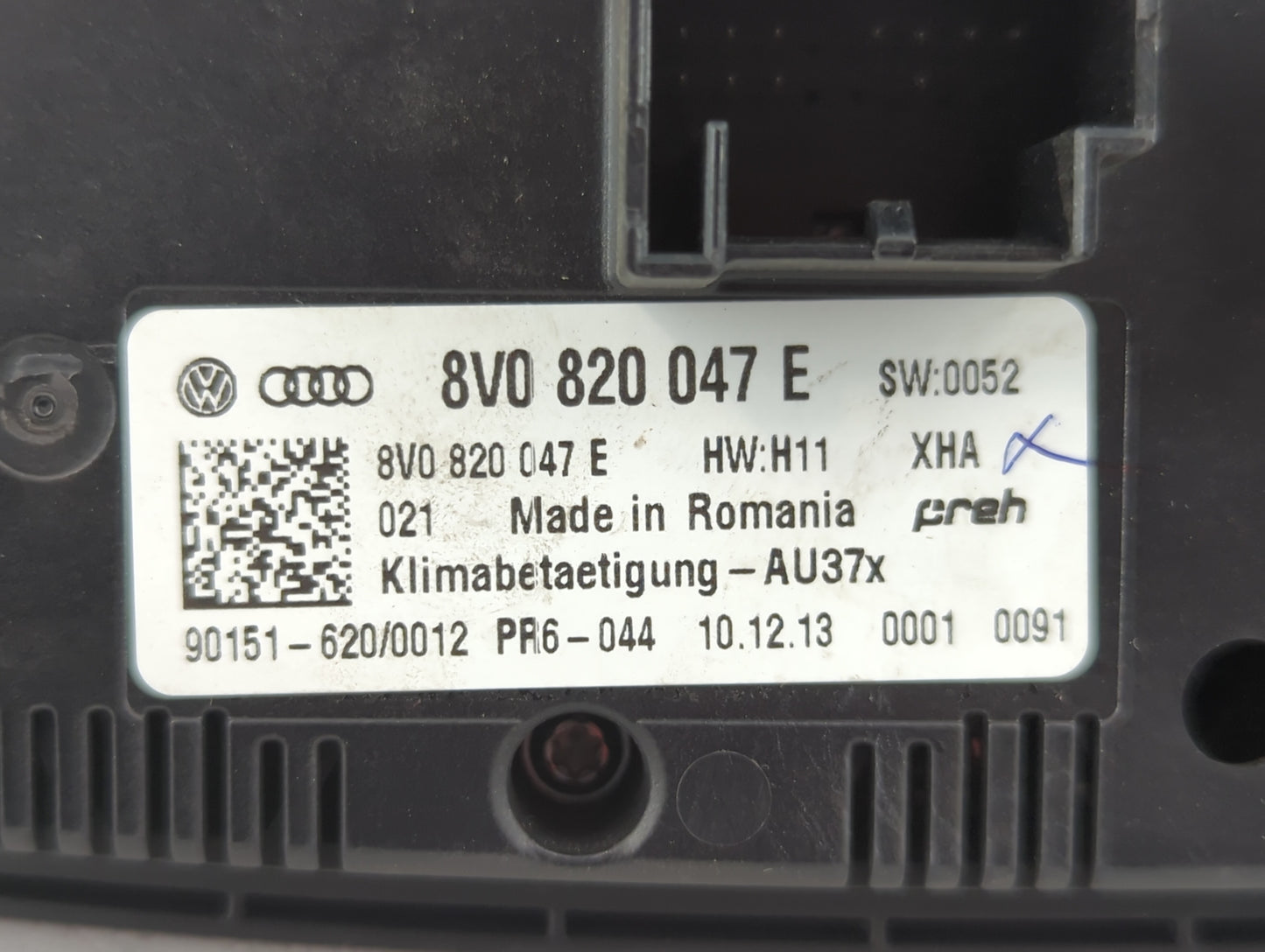 2015-2018 Audi A3 Climate Control Module Temperature AC/Heater Replacement P/N:8V0 820 047 E Fits Fits 2015 2016 2017 2018 OEM Used Auto Parts - Oemusedautoparts1.com