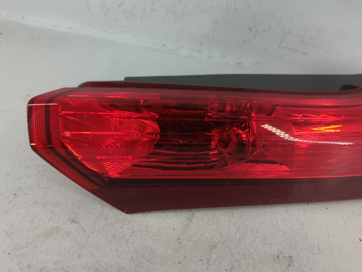2012-2014 Honda Cr-V Tail Light Assembly Passenger Right OEM Fits Fits 2012 2013 2014 OEM Used Auto Parts - Oemusedautoparts1.com