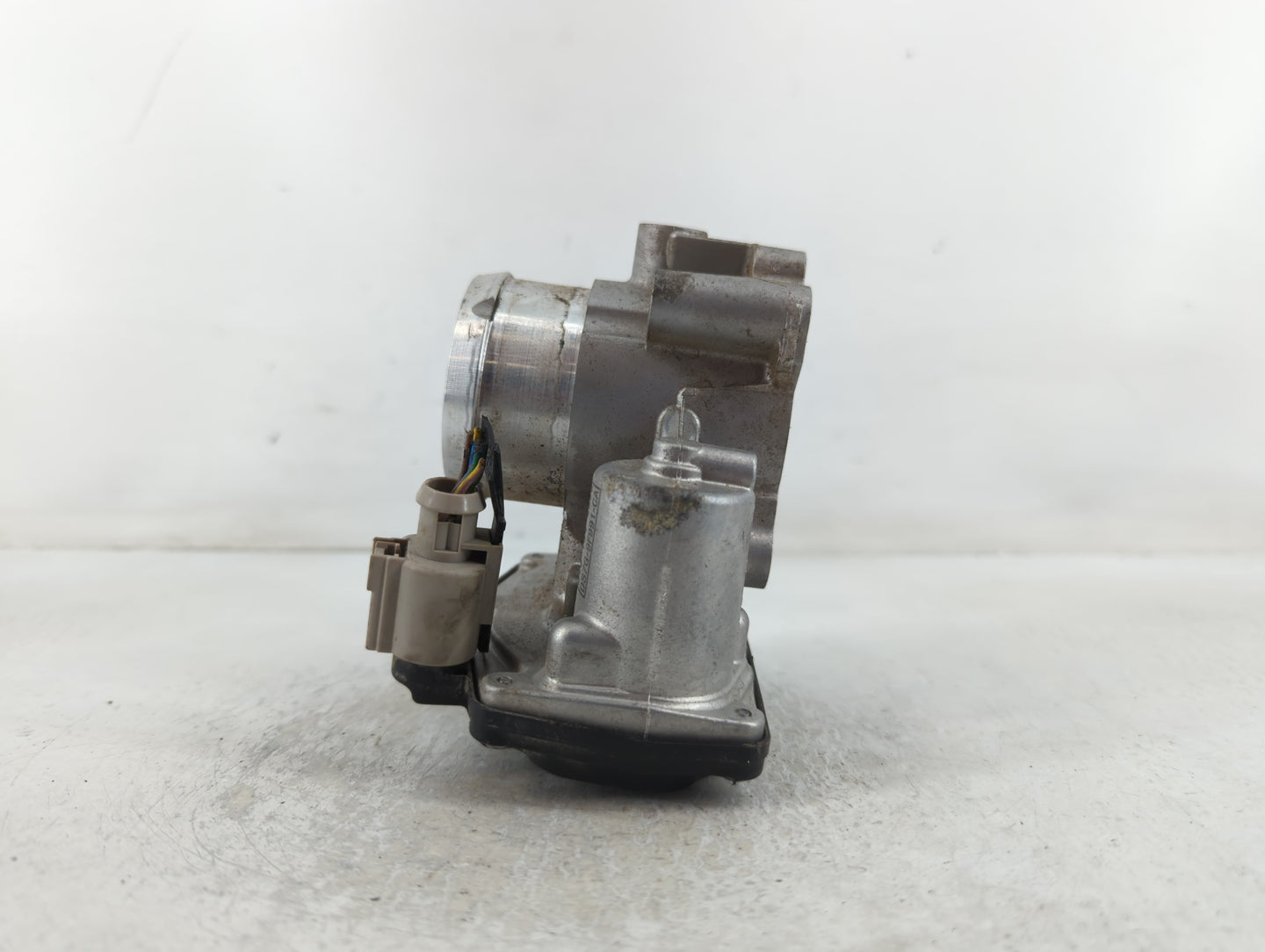 2014-2020 Ford Fusion Throttle Body P/N:PBT-GF30 HR 5.09890.11 Fits Fits 2014 2015 2016 2017 2018 2019 2020 OEM Used Auto Parts - Oemusedautoparts1.com