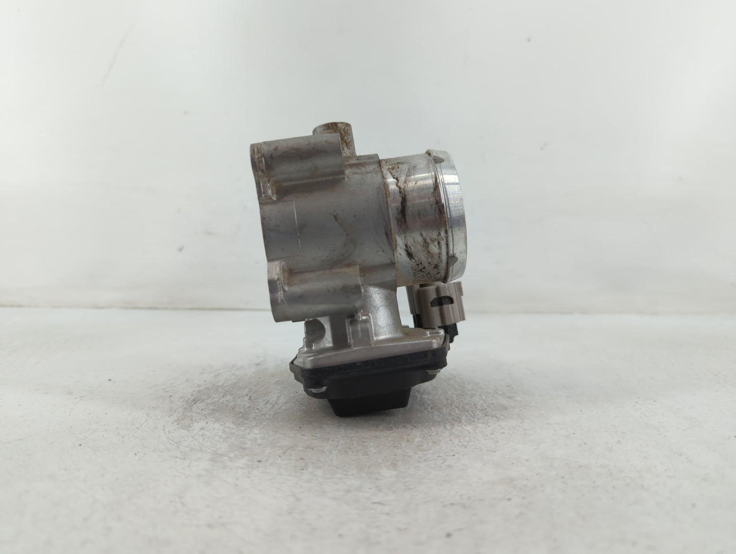 2014-2020 Ford Fusion Throttle Body P/N:PBT-GF30 HR 5.09890.11 Fits Fits 2014 2015 2016 2017 2018 2019 2020 OEM Used Auto Parts - Oemusedautoparts1.com