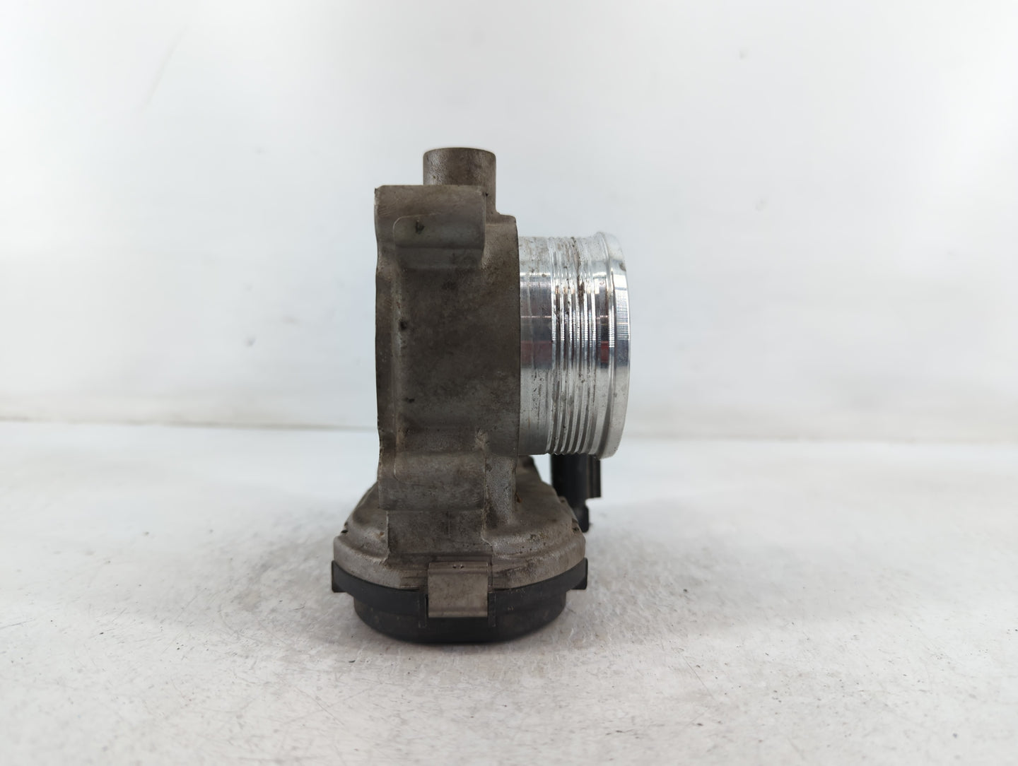 2012-2013 Ford Focus Throttle Body P/N:0 280 750 586 Fits Fits 2012 2013 2014 2015 2016 2017 OEM Used Auto Parts - Oemusedautoparts1.com