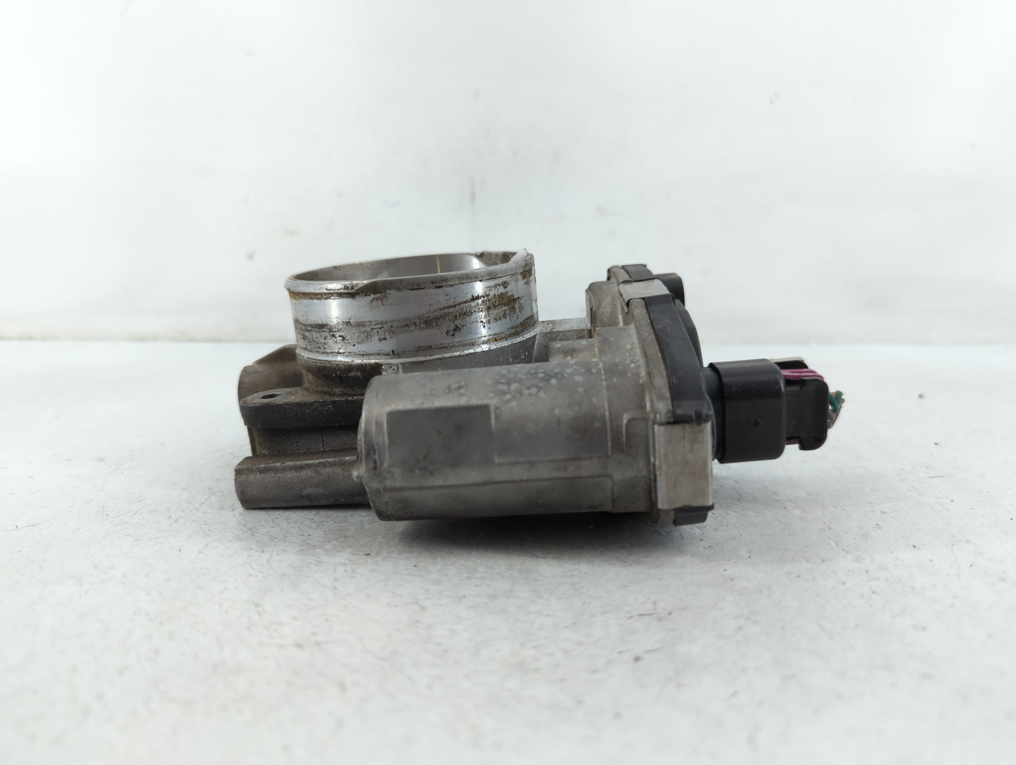 2008-2011 Buick Enclave Throttle Body P/N:995AA3122C Fits Fits 2007 2008 2009 2010 2011 OEM Used Auto Parts - Oemusedautoparts1.com