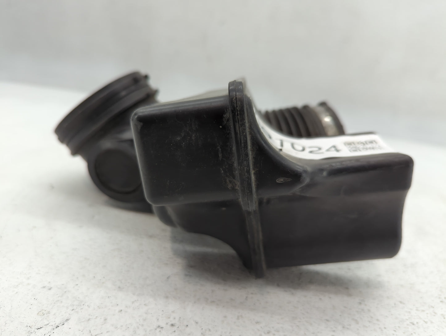 2013 Bmw 328i Air Cleaner Intake Duct Hose Tube - Oemusedautoparts1.com