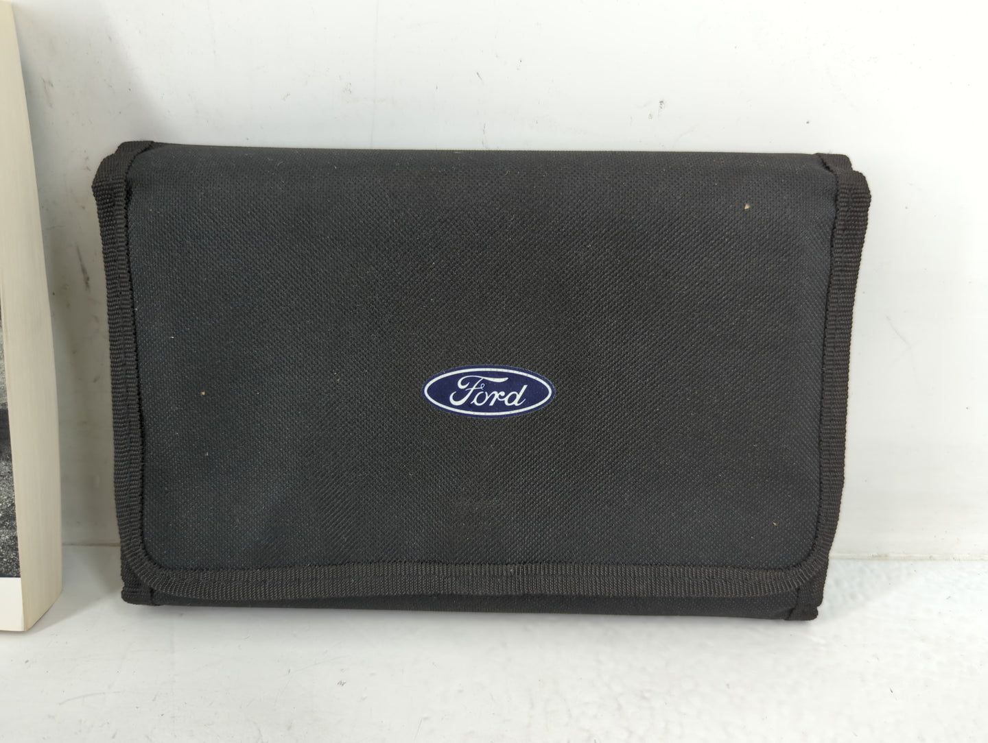 2018 Ford Focus Owners Manual Book Guide P/N:JJ5J19A321AA OEM Used Auto Parts - Oemusedautoparts1.com