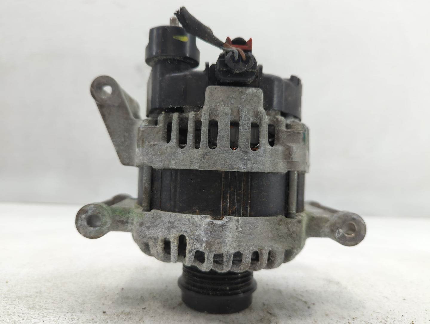 2019-2021 Chevrolet Malibu Alternator Replacement Generator Charging Assembly Engine OEM P/N:A005TV0184ZC 13534118 Fits OEM Used Auto Parts - Oemusedautoparts1.com