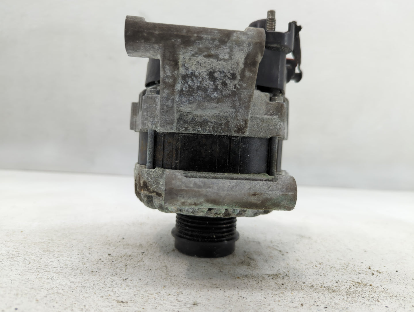 2019-2021 Chevrolet Malibu Alternator Replacement Generator Charging Assembly Engine OEM P/N:A005TV0184ZC 13534118 Fits OEM Used Auto Parts - Oemusedautoparts1.com