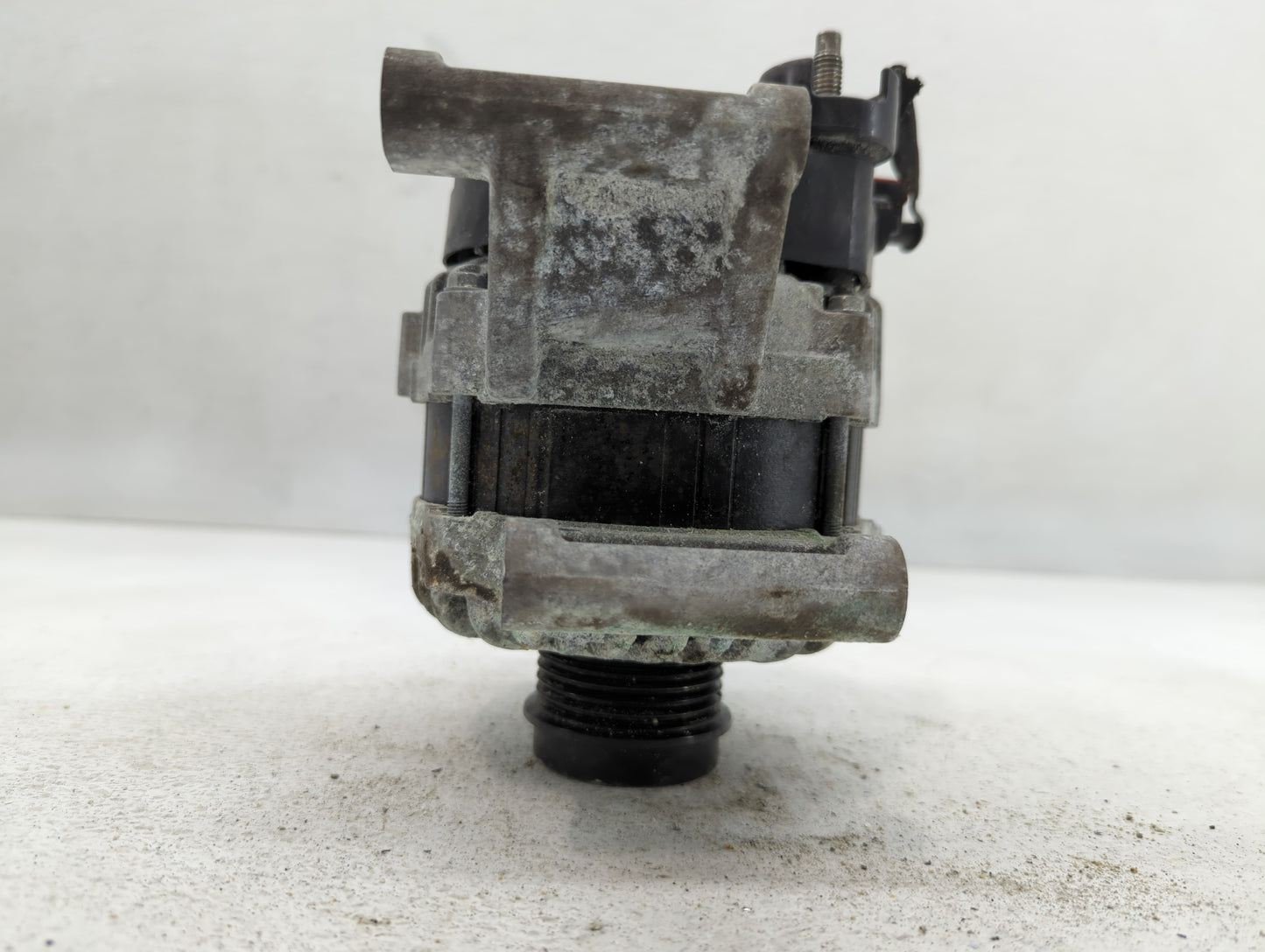 2019-2021 Chevrolet Malibu Alternator Replacement Generator Charging Assembly Engine OEM P/N:A005TV0184ZC 13534118 Fits OEM Used Auto Parts - Oemusedautoparts1.com