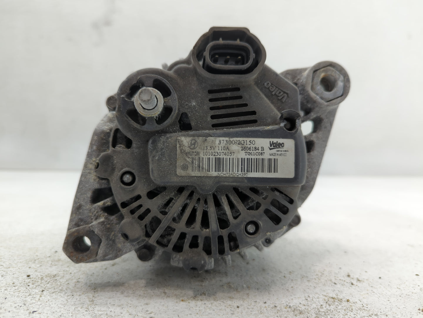 2011-2013 Hyundai Sonata Alternator Replacement Generator Charging Assembly Engine OEM P/N:2606184 B 37300-2G150 Fits OEM Used Auto Parts - Oemusedautoparts1.com