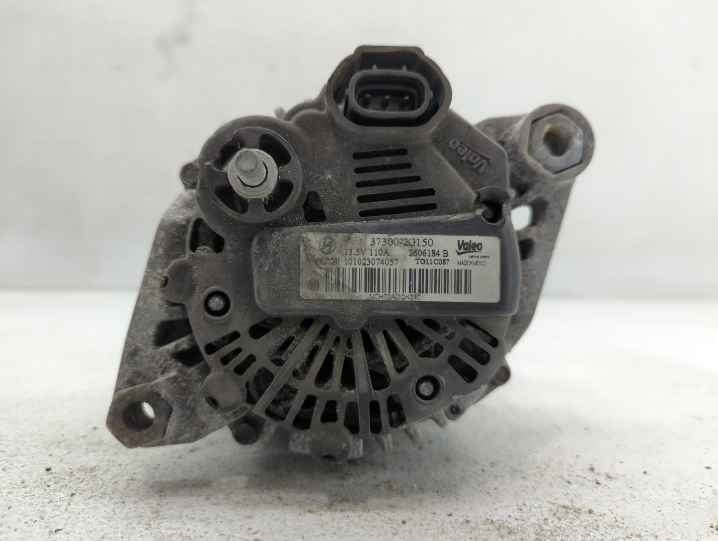 2011-2013 Hyundai Sonata Alternator Replacement Generator Charging Assembly Engine OEM P/N:2606184 B 37300-2G150 Fits OEM Used Auto Parts - Oemusedautoparts1.com
