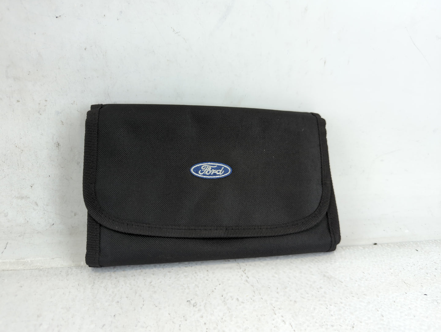 2016 Ford Escape Owners Manual Book Guide P/N:GJ5J19A321 AA OEM Used Auto Parts - Oemusedautoparts1.com