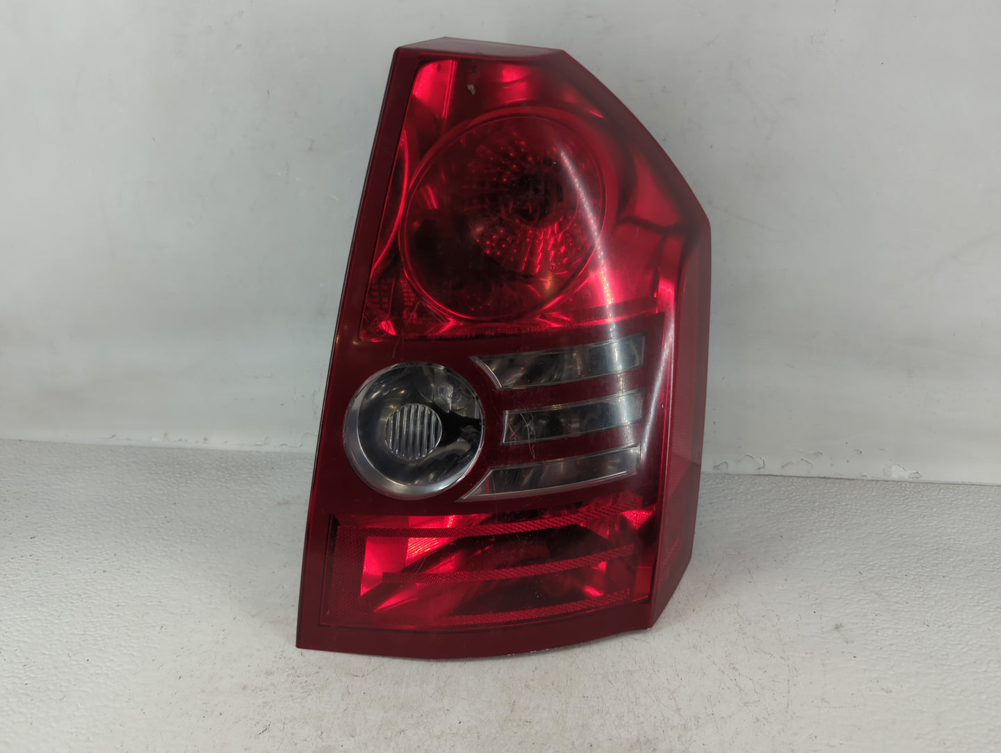 2008-2010 Chrysler 300 Tail Light Assembly Passenger Right OEM P/N:04806370AB Fits Fits 2008 2009 2010 OEM Used Auto Parts - Oemusedautoparts1.com