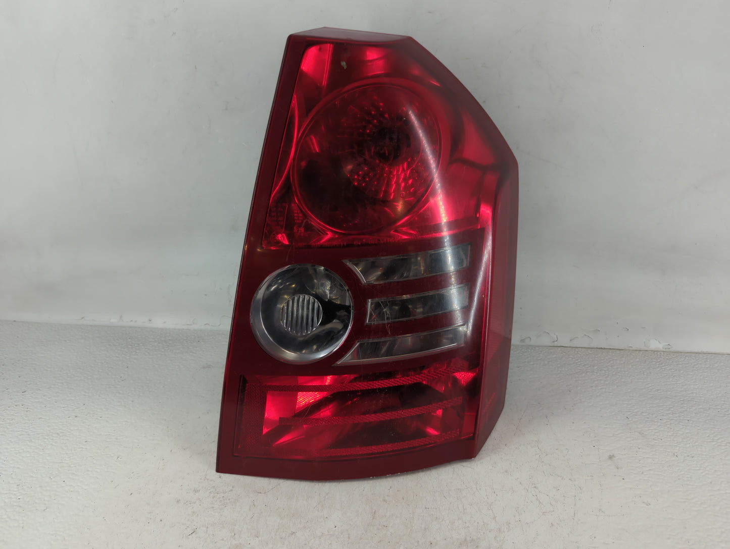 2008-2010 Chrysler 300 Tail Light Assembly Passenger Right OEM P/N:04806370AB Fits Fits 2008 2009 2010 OEM Used Auto Parts - Oemusedautoparts1.com