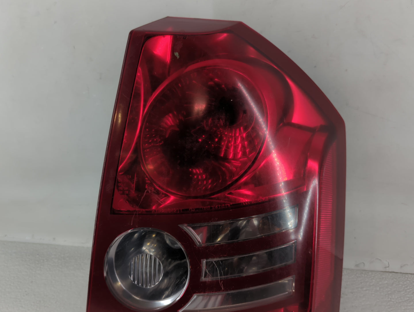 2008-2010 Chrysler 300 Tail Light Assembly Passenger Right OEM P/N:04806370AB Fits Fits 2008 2009 2010 OEM Used Auto Parts - Oemusedautoparts1.com