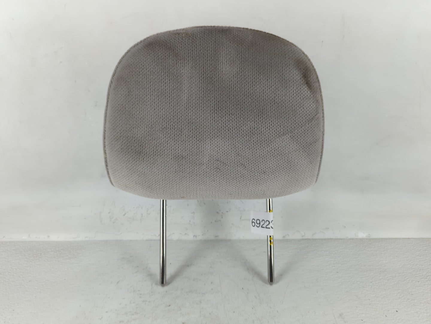 2009-2016 Chevrolet Impala Headrest Head Rest Front Driver Passenger Seat Fits Fits 2009 2010 2011 2012 2013 2014 2015 2016 OEM Used Auto Parts - Oemusedautoparts1.com