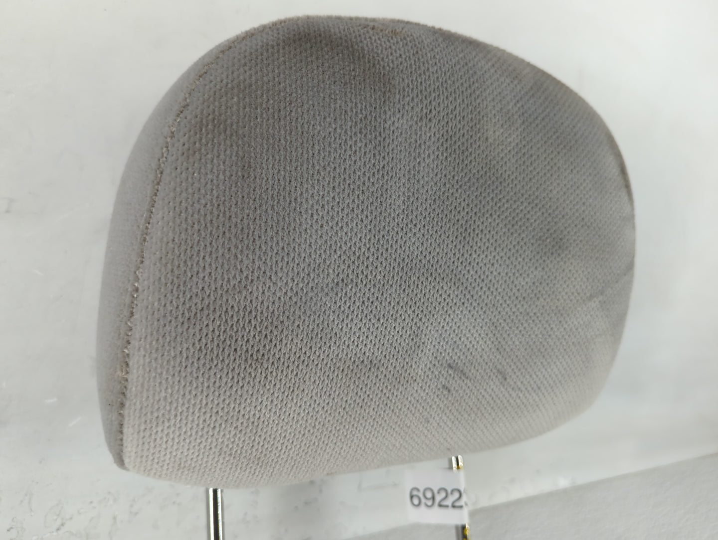 2009-2016 Chevrolet Impala Headrest Head Rest Front Driver Passenger Seat Fits Fits 2009 2010 2011 2012 2013 2014 2015 2016 OEM Used Auto Parts - Oemusedautoparts1.com