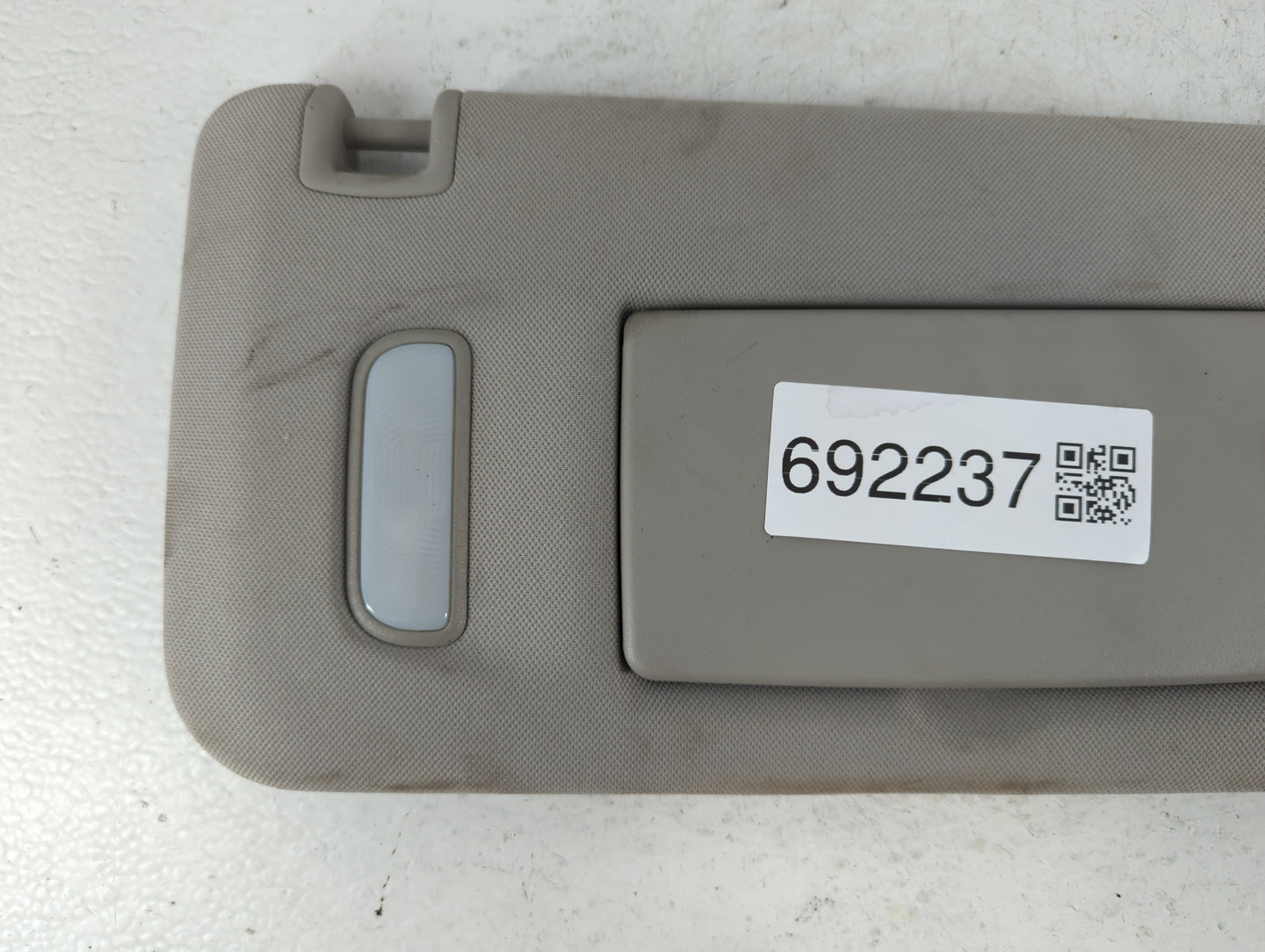 2010 Chevrolet Traverse Sun Visor Shade Replacement Passenger Right Mirror Fits OEM Used Auto Parts - Oemusedautoparts1.com